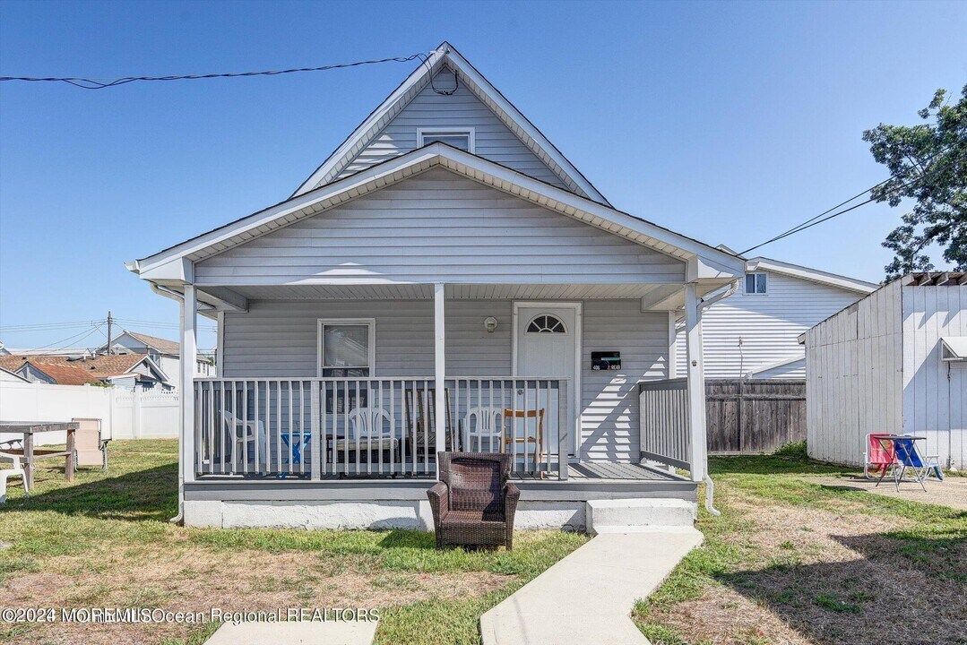 408 16th Ave in Belmar, NJ - Building Photo