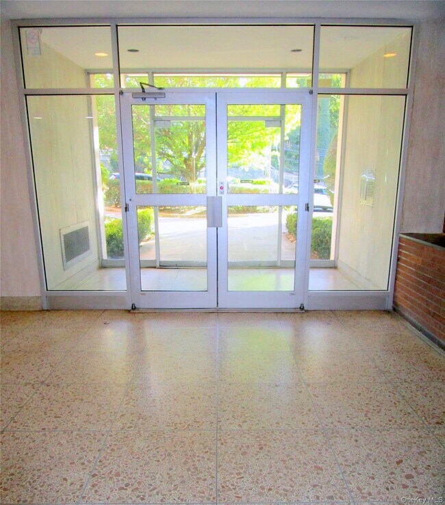 123 Valentine Ln in Yonkers, NY - Building Photo - Building Photo