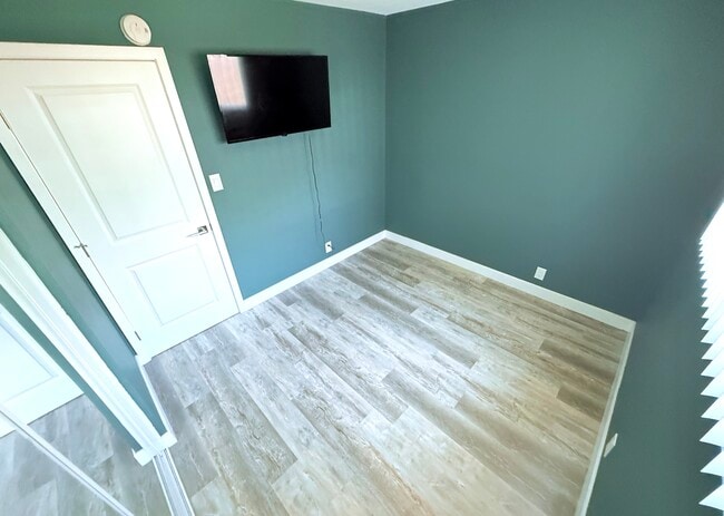 1317 Magnolia Ave in Escondido, CA - Foto de edificio - Building Photo