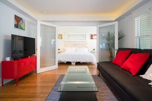 205 Horizon Ave in Los Angeles, CA - Building Photo