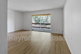 3461 Clark Rd in Sarasota, FL - Building Photo