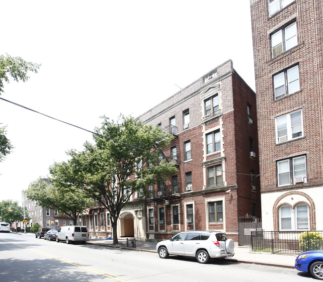 Quentin Court in Brooklyn, NY - Foto de edificio - Building Photo