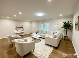 31 Van Pelt Ct in East Brunswick, NJ - Building Photo - Building Photo