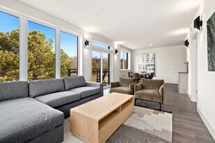 10 Riordan Rd in Bella Vista, AR - Building Photo