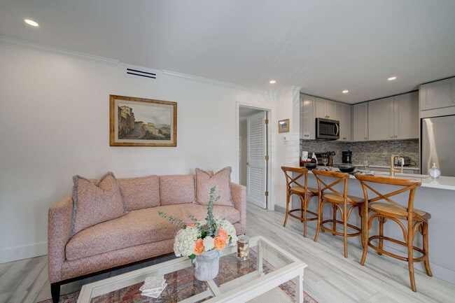 655 8th Ave S in Naples, FL - Foto de edificio - Building Photo