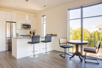 1623 N Jackson St in Milwaukee, WI - Foto de edificio - Building Photo