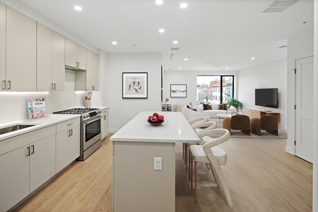 256 Dorchester St, Unit 408 in Boston, MA - Building Photo