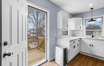 1A Puritan Ave in Boston, MA - Foto de edificio - Building Photo