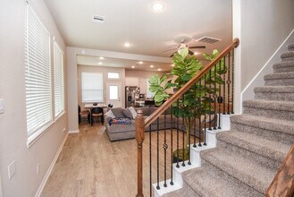 8726 Laurel Crest Dr in Sienna, TX - Building Photo - Building Photo
