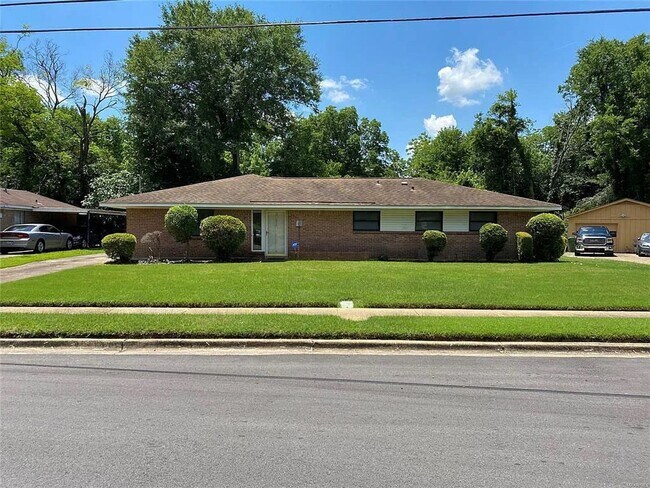 915 Queensbury Dr in Montgomery, AL - Building Photo - Building Photo