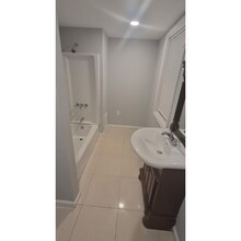 627 S Pulaski St in Baltimore, MD - Foto de edificio - Building Photo