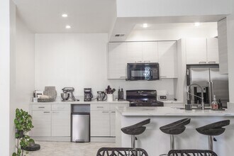 10021 Tabor Street, Unit Apt 107 in Los Angeles, CA - Building Photo - Building Photo