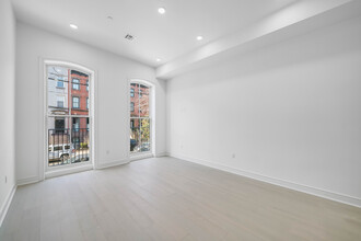 615 Hudson St in Hoboken, NJ - Building Photo - Interior Photo