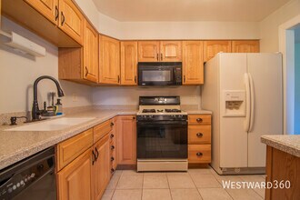 1605 Thames Ct in Wheaton, IL - Building Photo - Building Photo