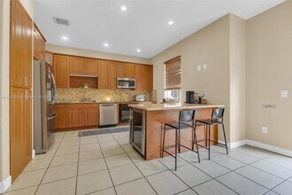 8612 Buckskin Mnr in Davie, FL - Foto de edificio - Building Photo