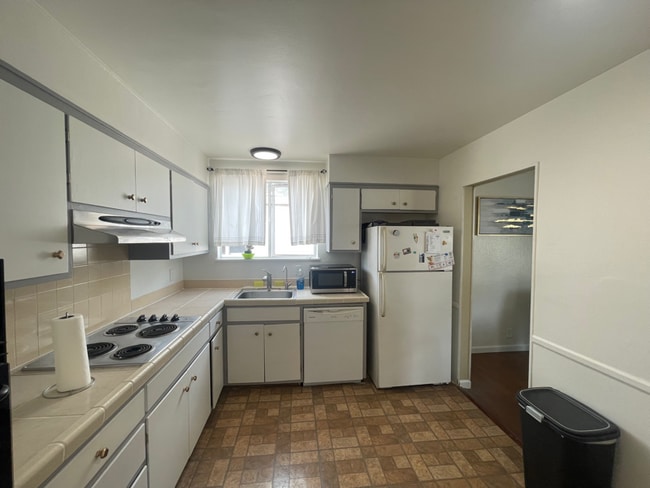 204 Catalina Ave in Pacifica, CA - Building Photo - Building Photo