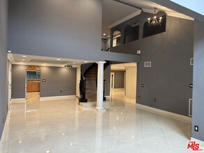 18162 Sweet Elm Dr in Los Angeles, CA - Foto de edificio - Building Photo