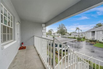 12125 Spartan Way in Hudson, FL - Foto de edificio - Building Photo