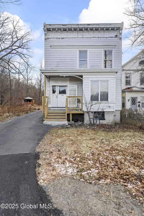 100 Campbell Ave-Unit -2 in Troy, NY - Building Photo