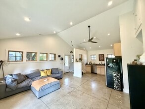 341 1/2 S Jackson St in Bloomington, IN - Building Photo - Building Photo