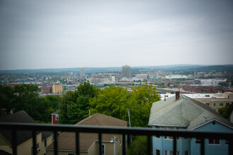 Asmara Luxury Apartments in Worcester, MA - Foto de edificio - Building Photo