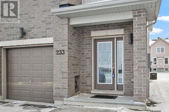 233 Pingwi Pl in Ottawa, ON - Building Photo - Building Photo