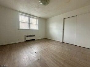 530 Valley Brook Ave in Lyndhurst, NJ - Building Photo - Building Photo