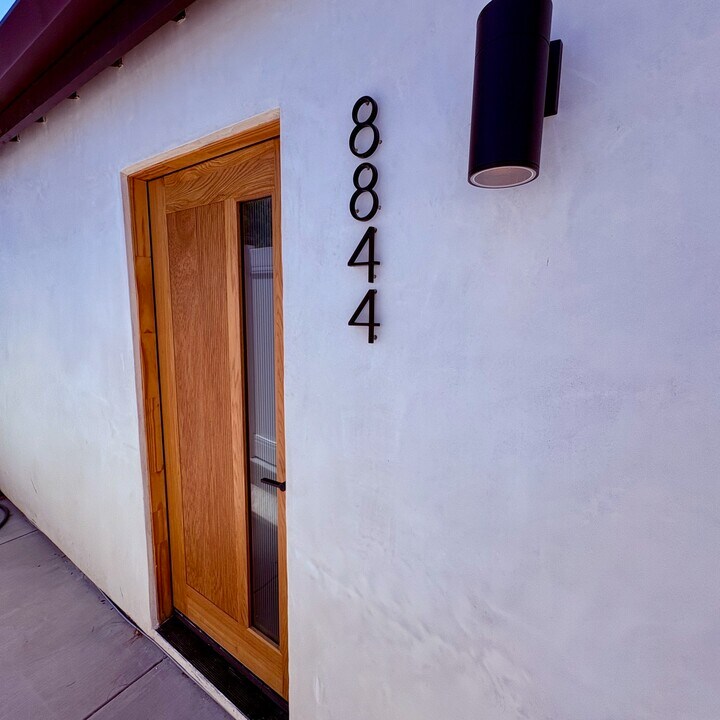 8844 Quakertown Ave in Los Angeles, CA - Building Photo