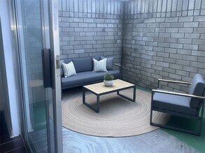 6500 Sands Point Dr in Houston, TX - Building Photo - Building Photo