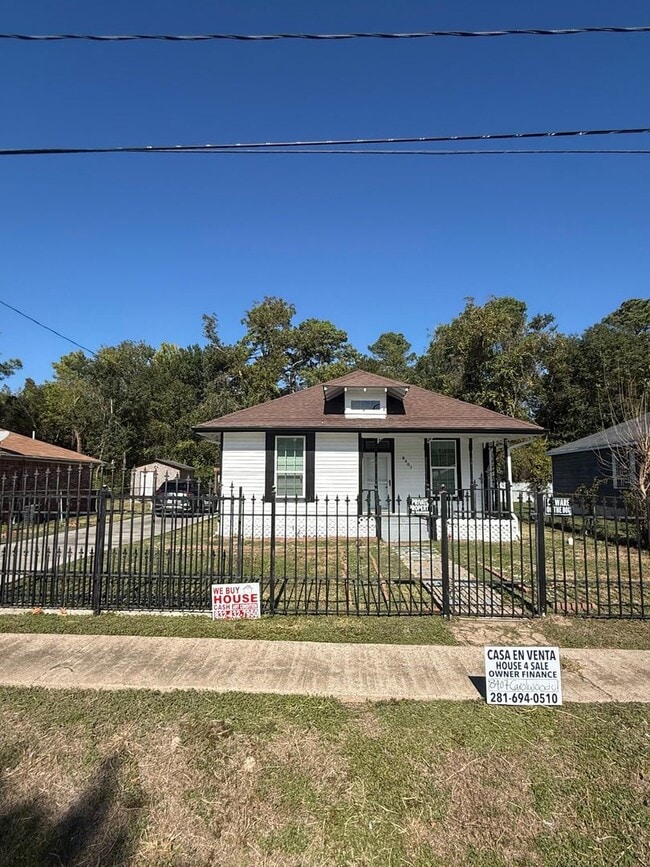 8407 Carolwood Dr in Houston, TX - Building Photo - Building Photo