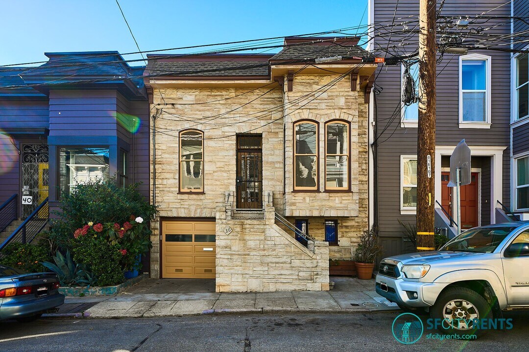 36 Pond St in San Francisco, CA - Building Photo