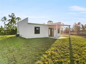 935 Panda Dr in Lehigh Acres, FL - Building Photo - Building Photo