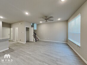 1272 Alamo Dr in Flower Mound, TX - Foto de edificio - Building Photo