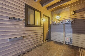 56856 Enterprise Dr in Sunriver, OR - Foto de edificio - Building Photo