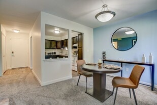 Maple Place Apartments in Southfield, MI - Building Photo