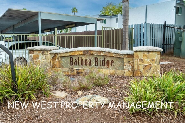 5402 Balboa Arms Dr in San Diego, CA - Building Photo - Building Photo