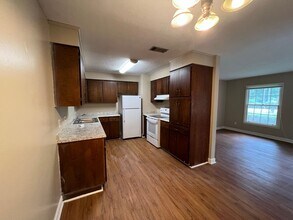203 S Edgewood Dr-Unit -A in Statesboro, GA - Foto de edificio - Building Photo