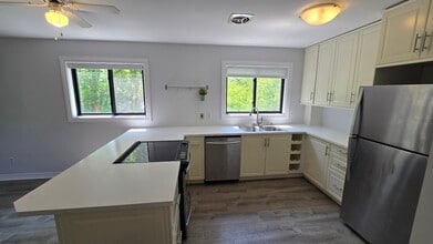 46 Penetang St in Barrie, ON - Building Photo - Building Photo