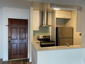 18307 Burbank Blvd, Unit 319 in Tarzana, CA - Building Photo - Building Photo