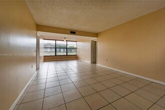 1520 Whitehall Dr in Davie, FL - Building Photo - Building Photo