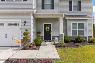 135 Regatta Way in Sneads Ferry, NC - Building Photo - Building Photo