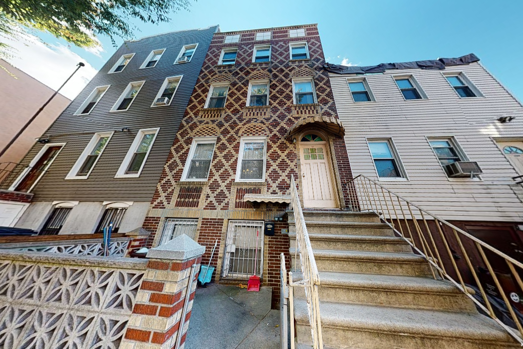 16 Devoe St in Brooklyn, NY - Building Photo