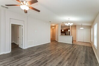 10610 Summer Azure Dr in Riverview, FL - Foto de edificio - Building Photo