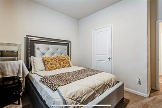10750 Nyla Spring St in Houston, TX - Building Photo - Building Photo