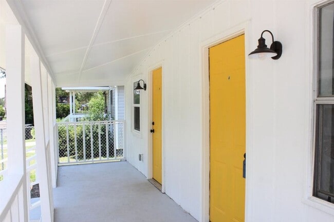 2141 Poppy St in Tallahassee, FL - Building Photo - Building Photo