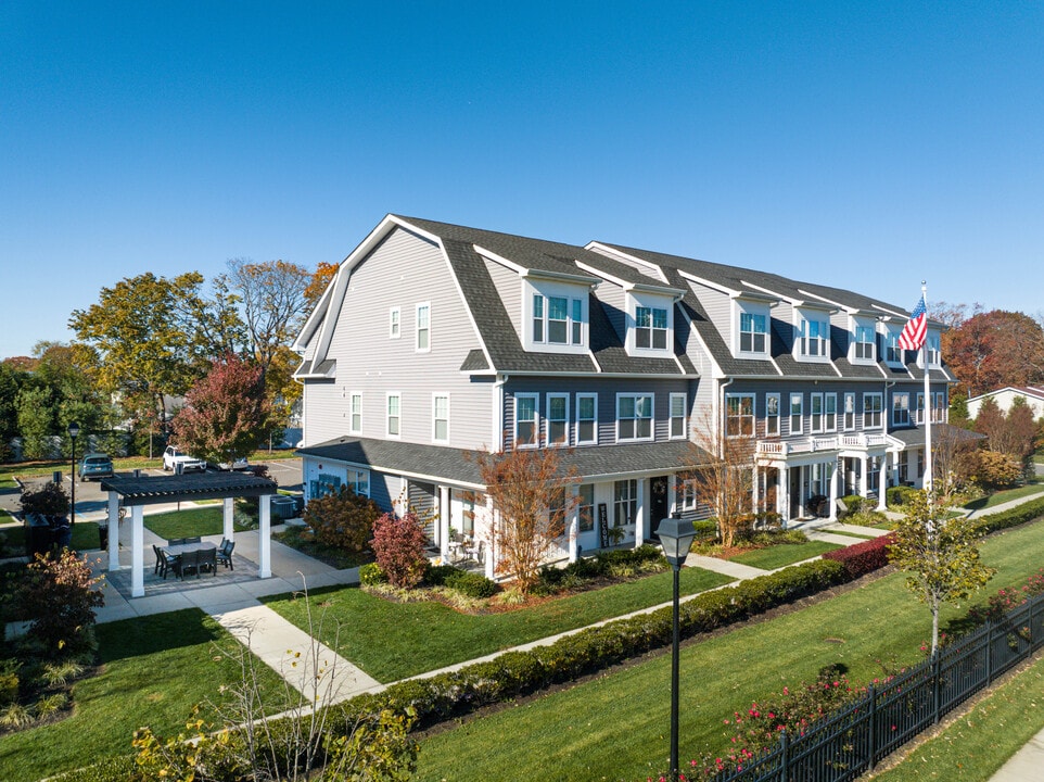 Greenview Towns in Bay Shore, NY - Foto de edificio