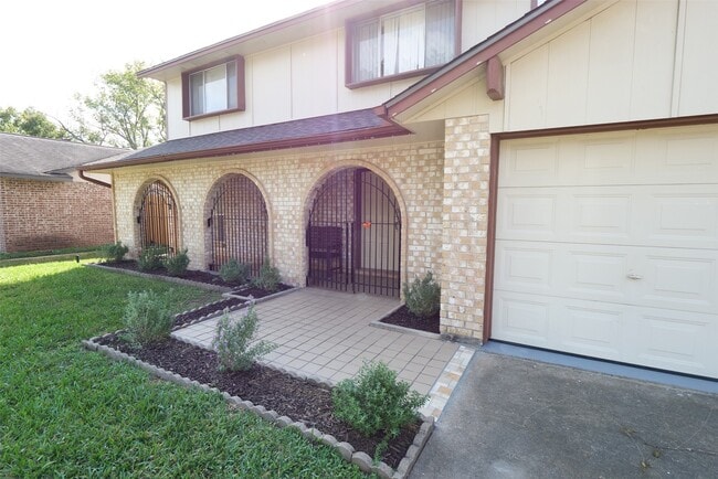 19403 Long Lake Dr in Houston, TX - Building Photo - Building Photo