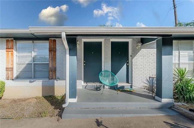 property at 2712 St Edwards Cir
