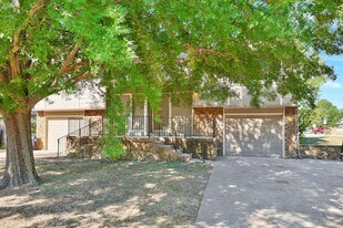 2025-2027 Rosewood Ct in Derby, KS - Building Photo