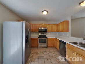 1261 Legacy Ln in Indianapolis, IN - Foto de edificio - Building Photo